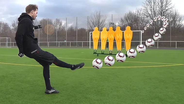 Hướng Dẫn Kỹ Thuật Sút Bóng Xoáy Đỉnh Cao Như Siêu Sao David Beckham